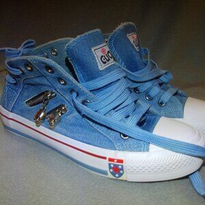 NWOT- Women's size 7 Guoan Skull Canvas High Top sneakers